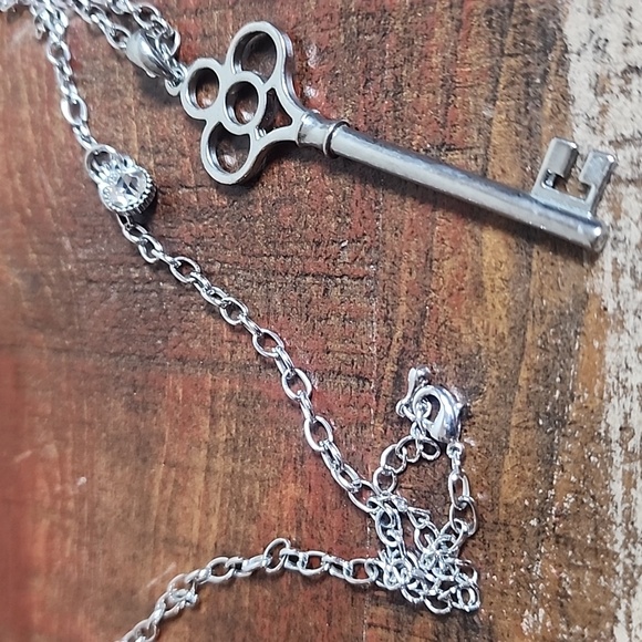 Skeleton Silver Key Adjustable Necklace Rhinestone 26" - Picture 5 of 6